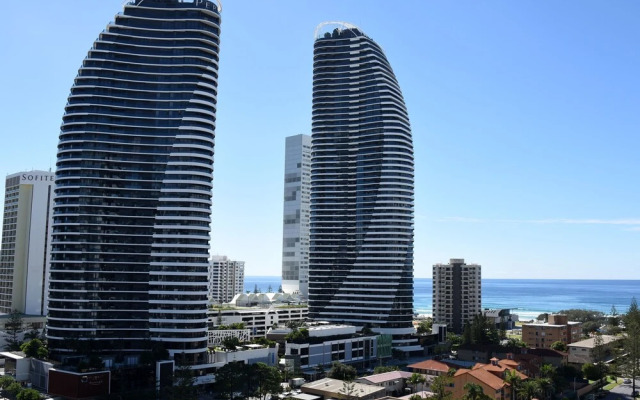 Heart of Broadbeach Walk to Everywhere