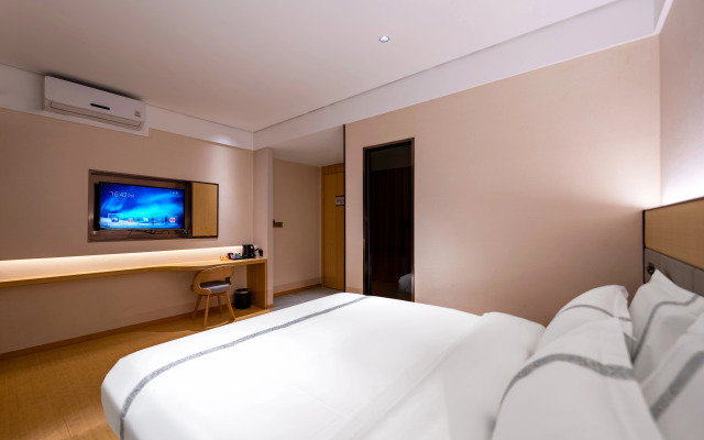 GreenTree Inn Express Hotel (Xi'an Beichen Avenue)(格林豪泰智选酒店（西安北辰大道店）)