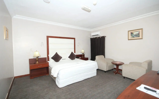 Denis Hotel