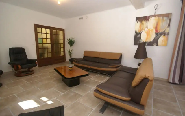 Holiday Home in Le Thor With Private Pool