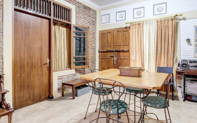 Capital O 93716 Family Guesthouse Syariah