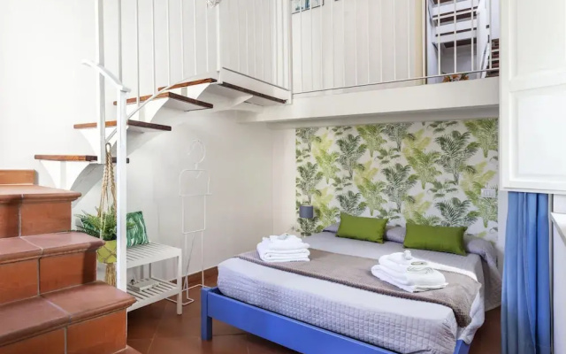 Salomone Apartment 13 With Terrace by Wonderful Italy