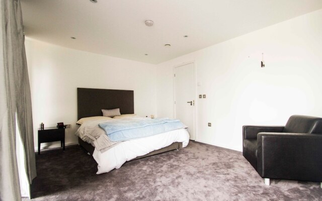 Modern 3 Bedroom Islington Flat