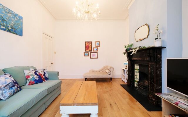 Lovely 1BR Edwardian House For 4 in North London