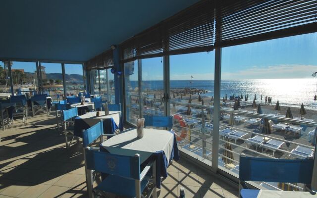 Well-kept Apartment With air Conditioning 1 km. From the sea