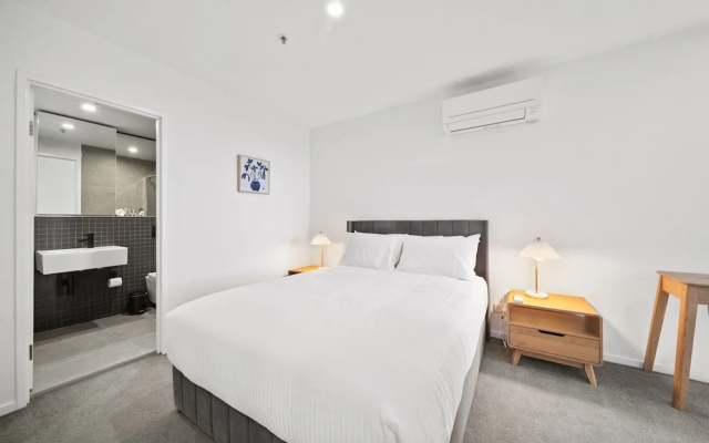 Sleek 2-bed Apartment With Rooftop Garden Access – Guest Rooms – Belconnen