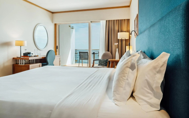 Sesimbra Oceanfront Hotel