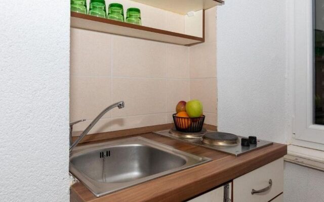 Lav Hostel & Café
