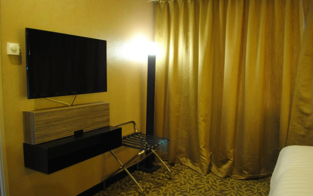 Grand Alora Hotel