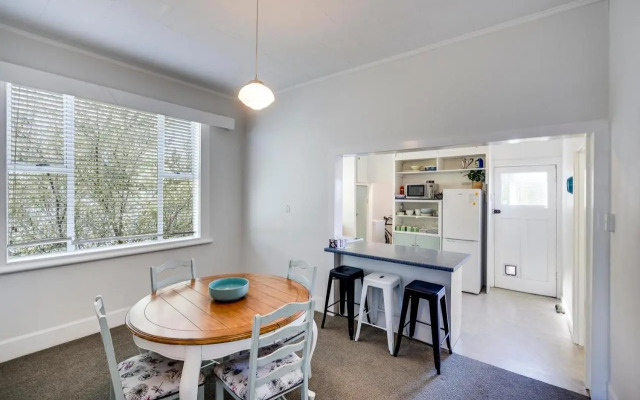 Views on Colenso - Napier Holiday Home
