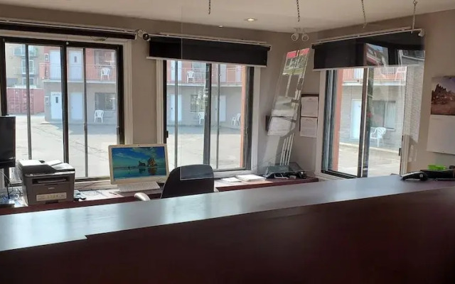 Falcon Motel Brossard