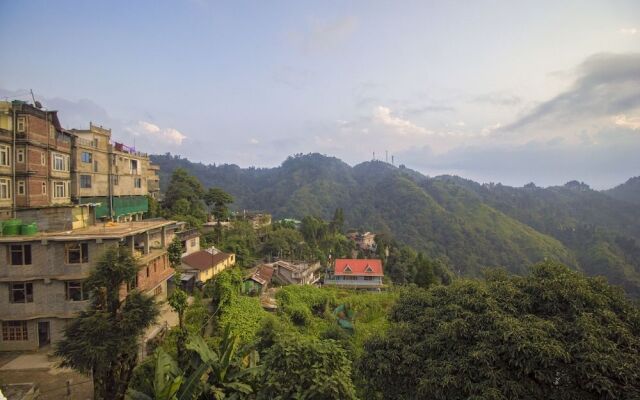 OYO 18536 Batasia Guest House