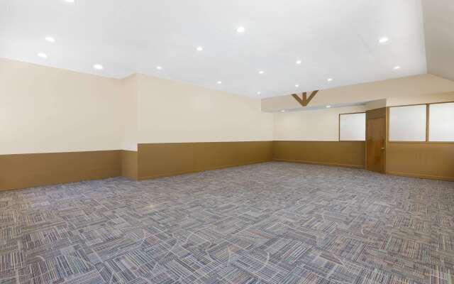 Super 8 by Wyndham Asheville Airport