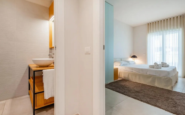 Marina Apartment 100m From Sea