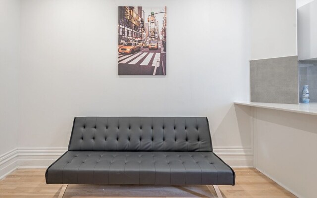 Beautiful Private Bedroom in Mile-End