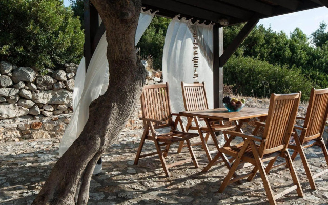 Poikilma Alonissos Villas