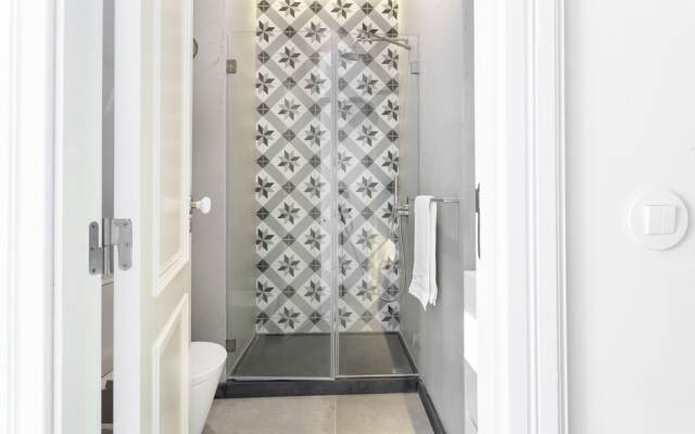 JOIVY Luxurious 2BR Apt w/street view, 2mins to Santa Justa Lift