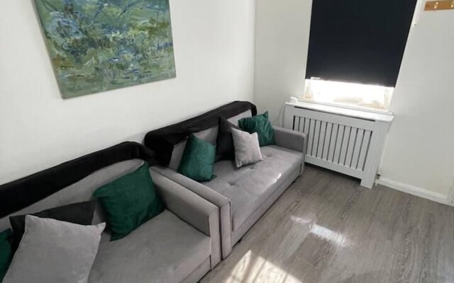 Luxury Spacious 2-bed House in Brentwood Essex
