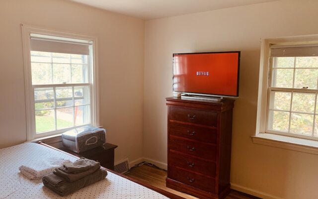 Private Queen Bedroom Garvin
