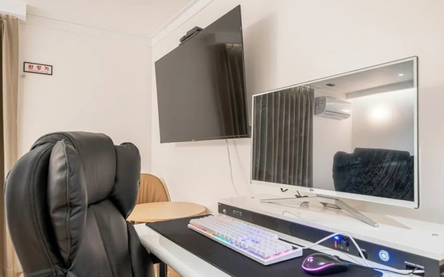 Brown Dot Hotel Gumi