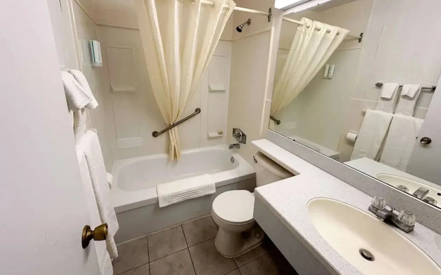 Canadas Best Value Inn and Suites Woodstock