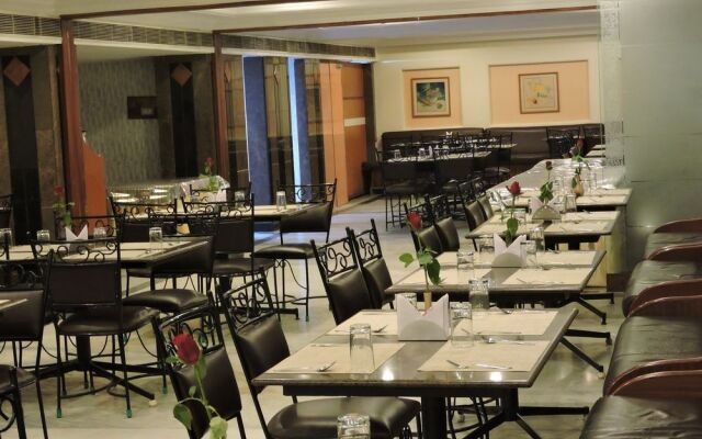 Hotel PLR Grand