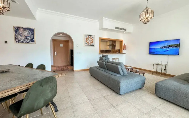Upgraded 2BR Apartment at the Beach