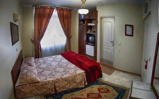 Gollestan Hotel