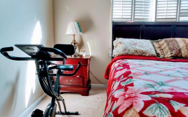 Private Room in Spanish Style Home