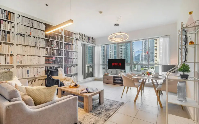 2BR w Burj Khalifa View near Dubai Mall