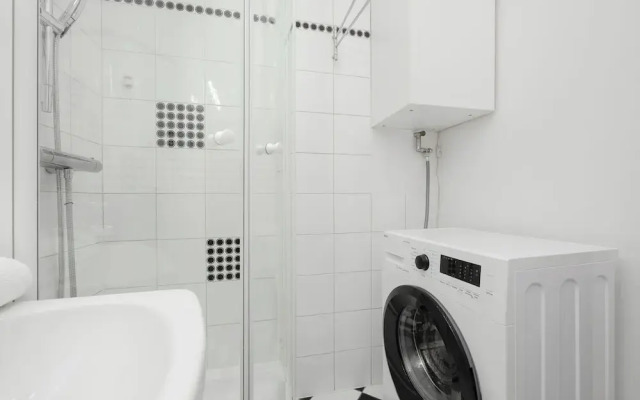 Sunny Heart of Warsaw by Renters