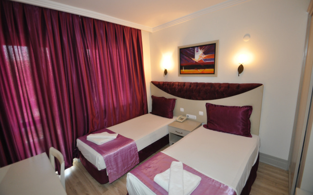 Almena Hotel