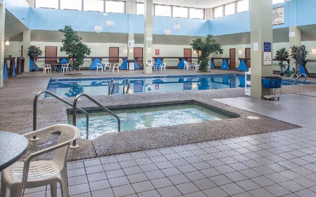 Econo Lodge Inn & Suites Menomonie