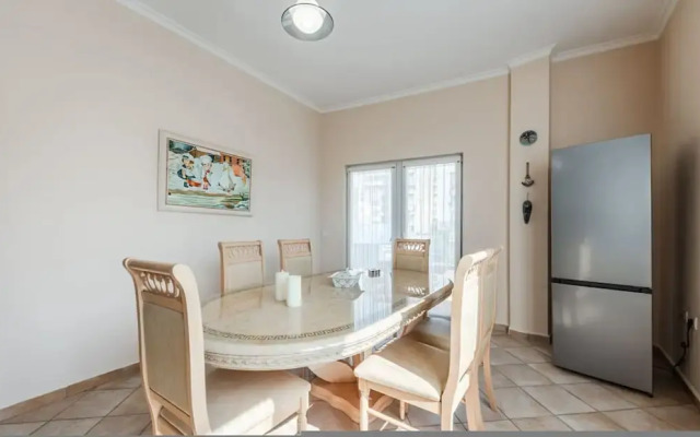 The Old-clock Apartment