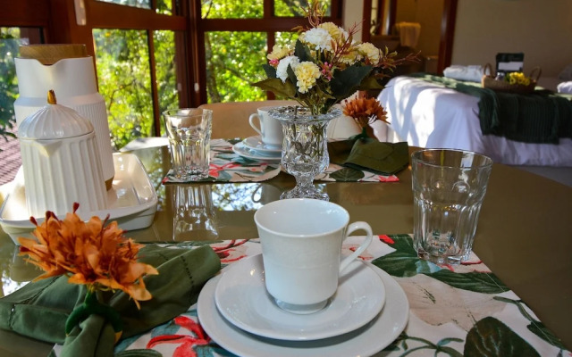 Charmosa Suíte em Sambaqui