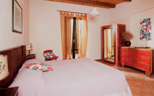 Inviting farmhouse in Cagli with swimming pool