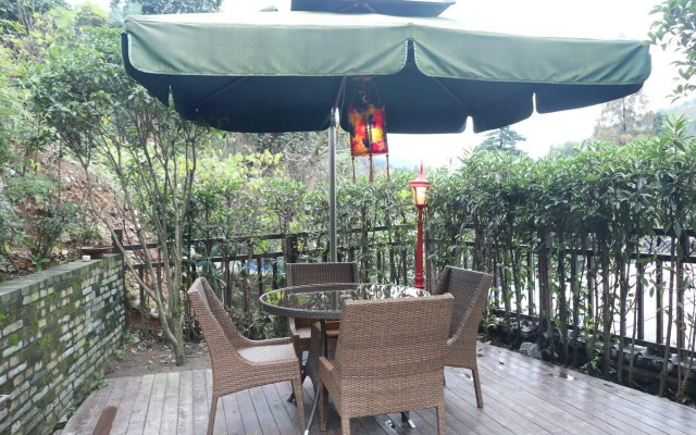 Westlake Hostel Man Juelong branch