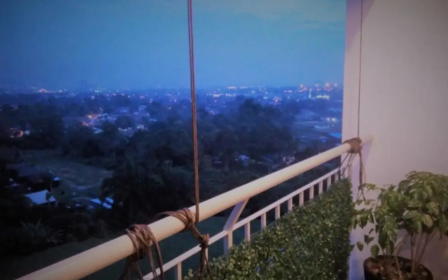 Cozy Crib at 7 Tree Seven Residence