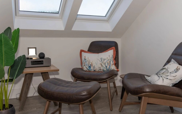 Larkrise, The Penthouse