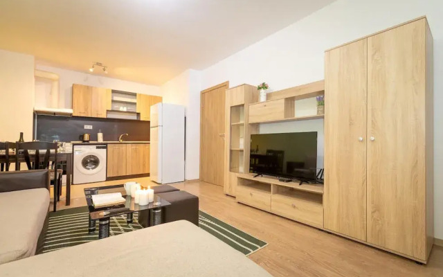 Modern and Bright Apartments Near Center
