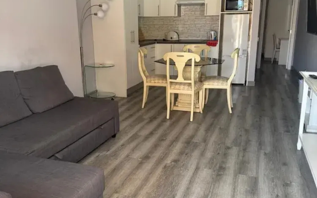 Las Americas 1-bed Apt, Sleeps 5, Pool, Parking