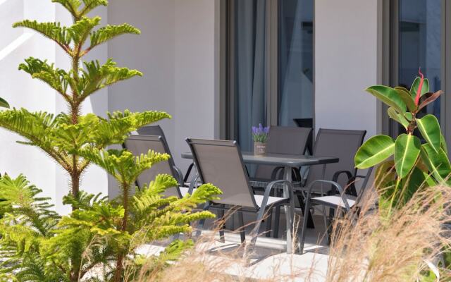Paros Gem