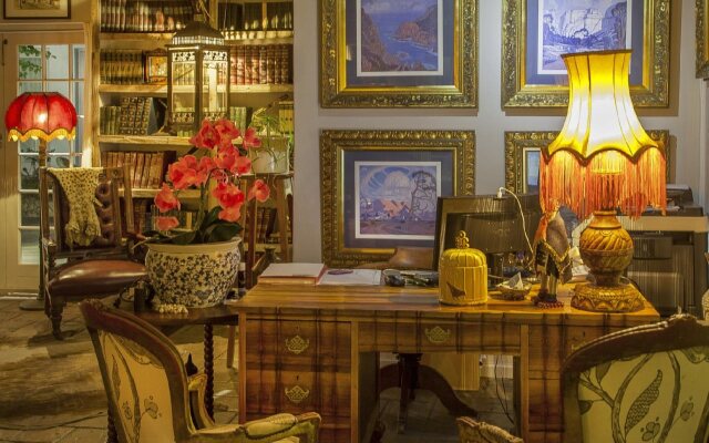 Abalone Hotel & Villas