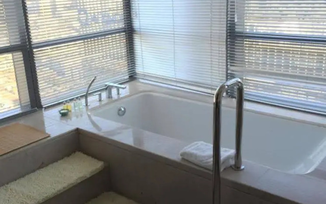 Soluxe Hotel