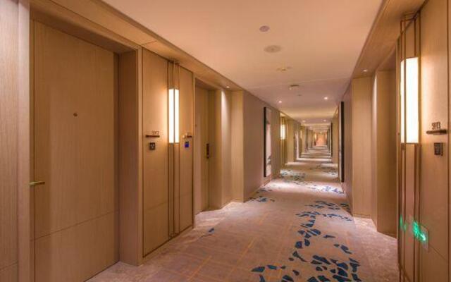 Yatai New City Hot Spring Hotel