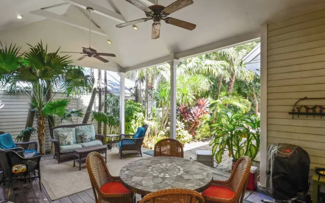 Easy Livin' by Avantstay Key West Home w/ Pool & BBQ Week Long Stays Only