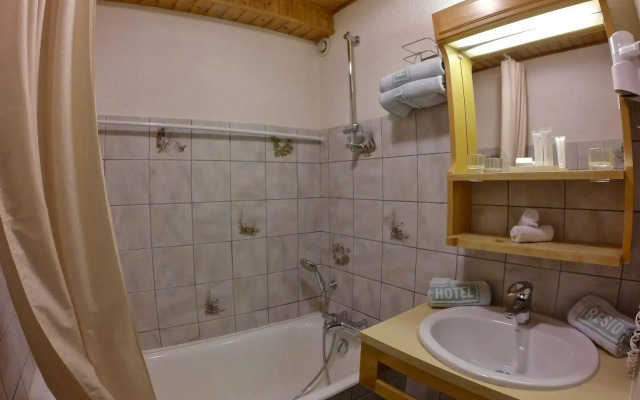 Hôtel Loisirs Les Côtes, Résidence et Chalets