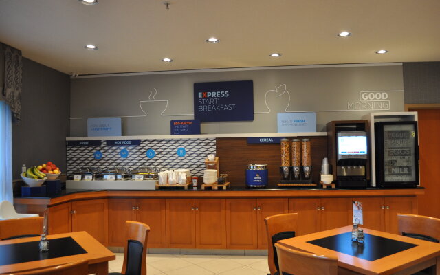 Holiday Inn Express Hotel & Suites Calgary S-Macleod Trail S by IHG