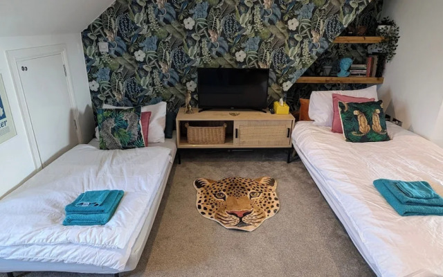 Stylish Studio, Central Bexhill, Home Comforts