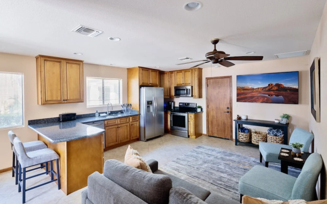 Luxe-paradise Palace-pool-spa-guest House & More!